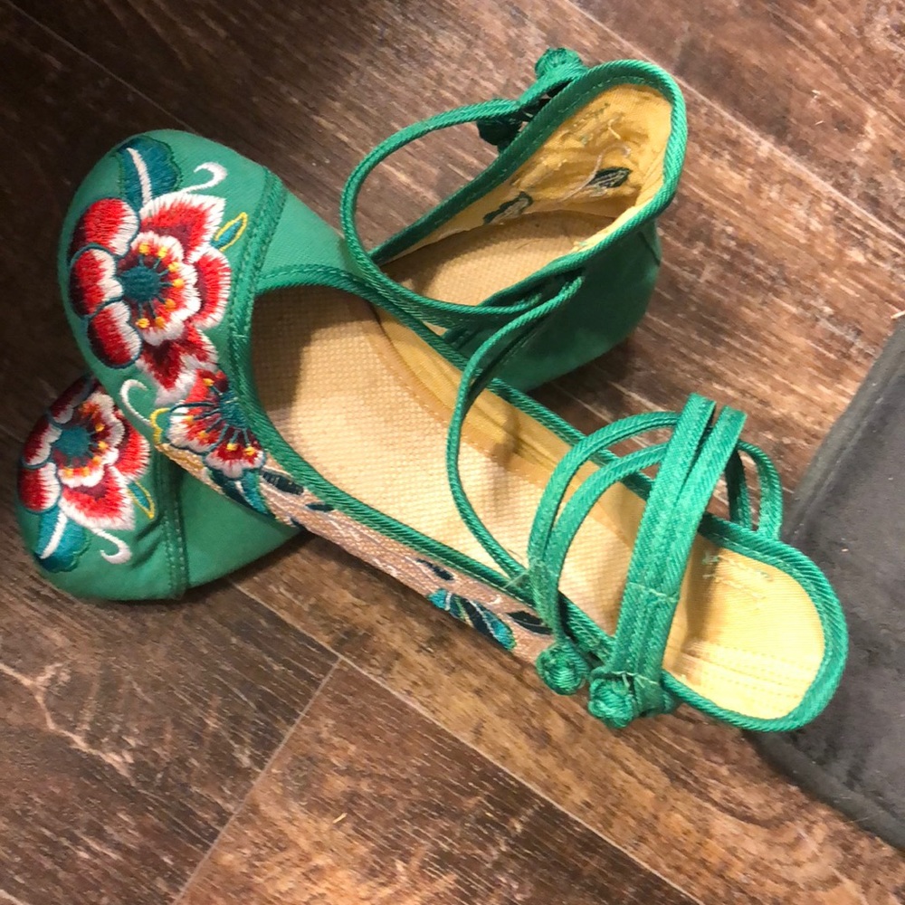 Cute sandals - Picture 2 of 4